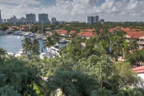 Снять в аренду кондоминиум в Авентура, Флорида 3 спальни, 124.21м2, № 1989464 - фото 1