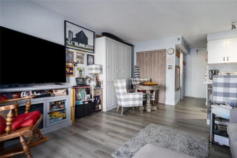 Condominio en venta en Daytona Beach, Florida, 4 habitaciones, 35.67 m2 № 1342309 - foto 4