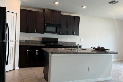 Casa en venta en Zephyrhills, Florida, 4 dormitorios, 178.19 m2 № 1886513 - foto 16