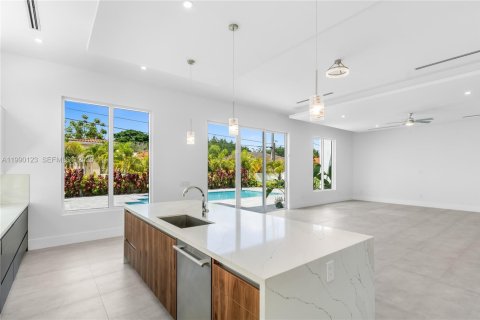 Villa ou maison à vendre à Doral, Floride: 5 chambres, 336.03 m2 № 2056951 - photo 10