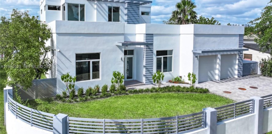 Villa ou maison à Doral, Floride 5 chambres, 336.03 m2 № 2056951