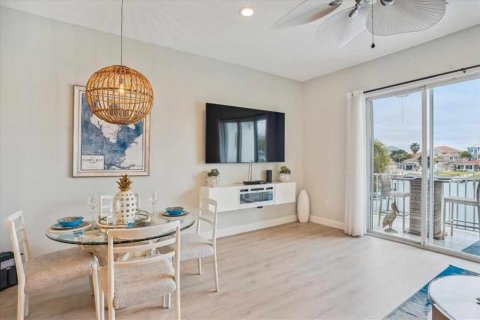 Townhouse in Clearwater, Florida 3 bedrooms, 208.19 sq.m. № 1533983 - photo 14
