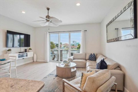 Townhouse in Clearwater, Florida 3 bedrooms, 208.19 sq.m. № 1533983 - photo 15