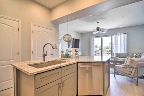 Townhouse in Clearwater, Florida 3 bedrooms, 208.19 sq.m. № 1533983 - photo 24
