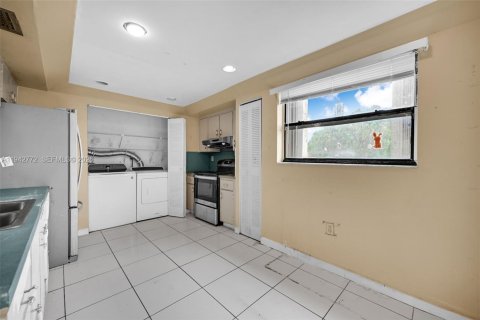 Copropriété à vendre à Miami, Floride: 3 chambres, 142.7 m2 № 2010881 - photo 18