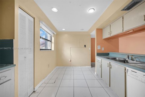 Copropriété à vendre à Miami, Floride: 3 chambres, 142.7 m2 № 2010881 - photo 23