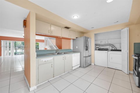 Copropriété à vendre à Miami, Floride: 3 chambres, 142.7 m2 № 2010881 - photo 19