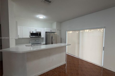 Copropriété à louer à Doral, Floride: 3 chambres, 135.82 m2 № 2311837 - photo 3