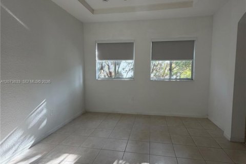 Copropriété à louer à Doral, Floride: 3 chambres, 135.82 m2 № 2311837 - photo 4