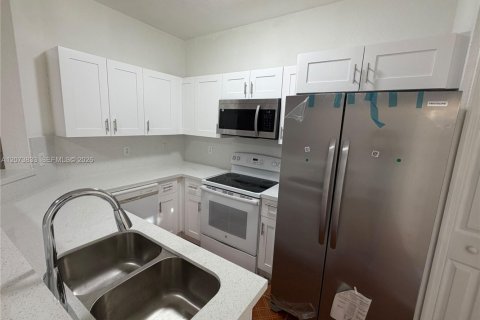 Copropriété à louer à Doral, Floride: 3 chambres, 135.82 m2 № 2311837 - photo 2