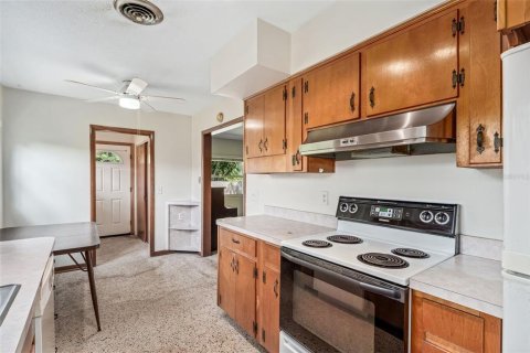 House in Orlando, Florida 4 bedrooms, 167.97 sq.m. № 1885099 - photo 10