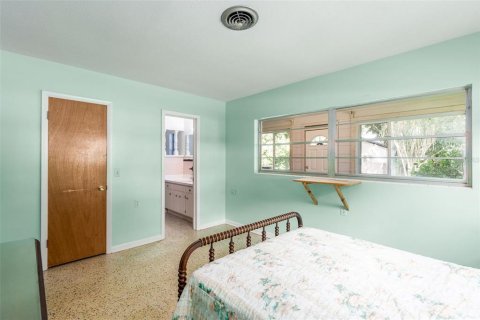 House in Orlando, Florida 4 bedrooms, 167.97 sq.m. № 1885099 - photo 13