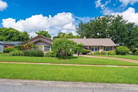 House in Orlando, Florida 4 bedrooms, 167.97 sq.m. № 1885099 - photo 1
