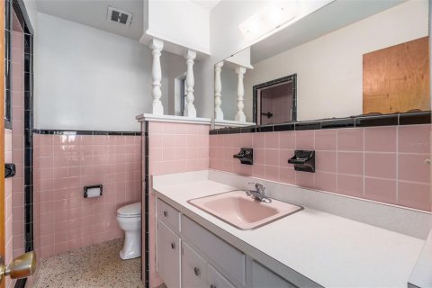 House in Orlando, Florida 4 bedrooms, 167.97 sq.m. № 1885099 - photo 14