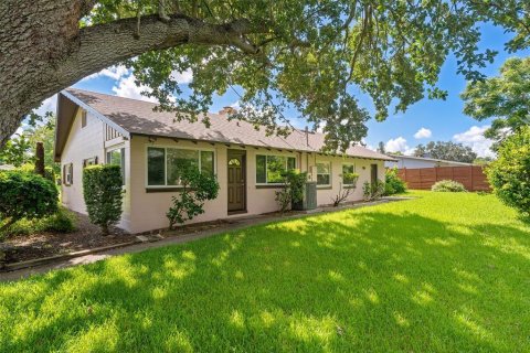 House in Orlando, Florida 4 bedrooms, 167.97 sq.m. № 1885099 - photo 23