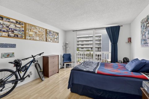 Condominio en venta en Hallandale Beach, Florida, 1 dormitorio, 85.47 m2 № 2251924 - foto 17