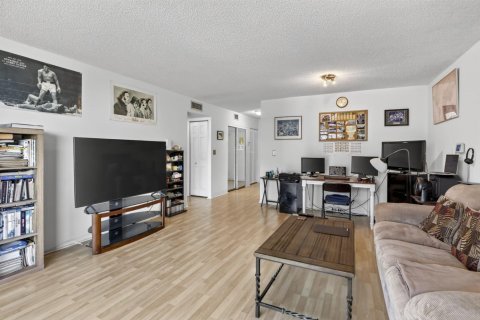 Condominio en venta en Hallandale Beach, Florida, 1 dormitorio, 85.47 m2 № 2251924 - foto 11