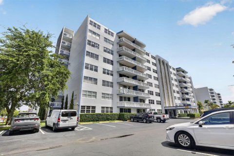 Condominio en venta en Hallandale Beach, Florida, 1 dormitorio, 85.47 m2 № 2251924 - foto 3