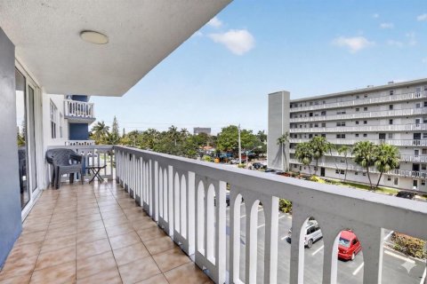 Condominio en venta en Hallandale Beach, Florida, 1 dormitorio, 85.47 m2 № 2251924 - foto 20