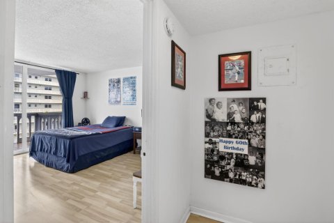 Condominio en venta en Hallandale Beach, Florida, 1 dormitorio, 85.47 m2 № 2251924 - foto 13