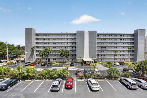 Condominio en venta en Hallandale Beach, Florida, 1 dormitorio, 85.47 m2 № 2251924 - foto 24