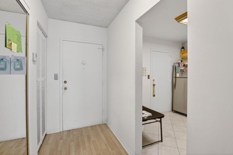 Condominio en venta en Hallandale Beach, Florida, 1 dormitorio, 85.47 m2 № 2251924 - foto 4