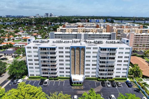 Condominio en Hallandale Beach, Florida, 1 dormitorio № 2251924