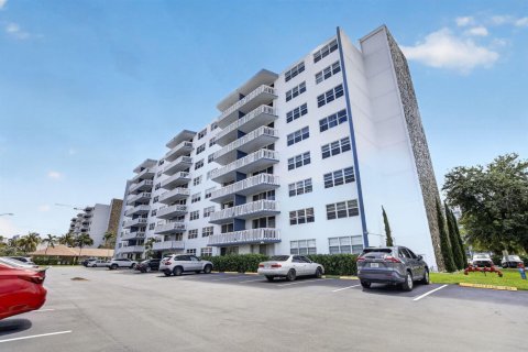 Condominio en venta en Hallandale Beach, Florida, 1 dormitorio, 85.47 m2 № 2251924 - foto 23
