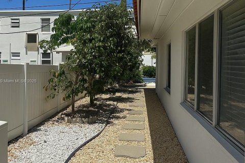 House in Pompano Beach, Florida 1 bedroom, 196.95 sq.m. № 2017151 - photo 8