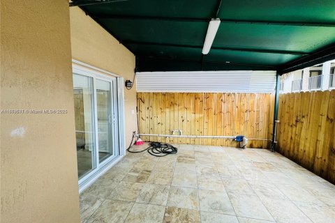 Condominio en alquiler en Miami, Florida, 2 dormitorios, 88.26 m2 № 1928807 - foto 15