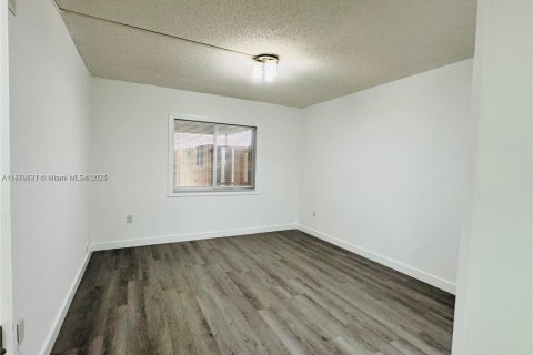 Condominio en alquiler en Miami, Florida, 2 dormitorios, 88.26 m2 № 1928807 - foto 10