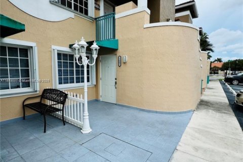Condominio en alquiler en Miami, Florida, 2 dormitorios, 88.26 m2 № 1928807 - foto 2