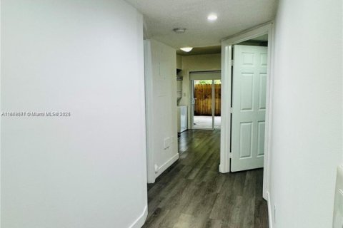 Condominio en alquiler en Miami, Florida, 2 dormitorios, 88.26 m2 № 1928807 - foto 9