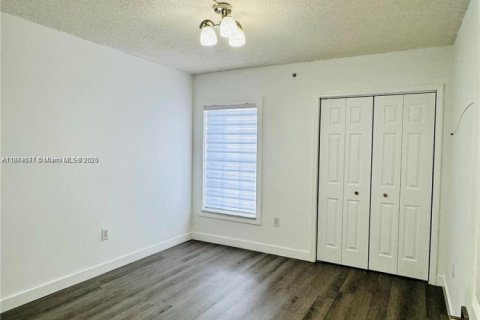Condominio en alquiler en Miami, Florida, 2 dormitorios, 88.26 m2 № 1928807 - foto 12