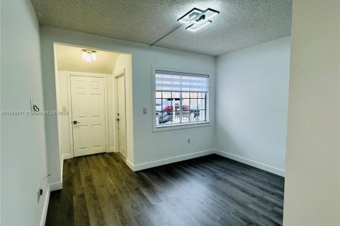 Condominio en alquiler en Miami, Florida, 2 dormitorios, 88.26 m2 № 1928807 - foto 4