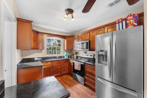 House in Winter Haven, Florida 4 bedrooms, 149.2 sq.m. № 1876332 - photo 11