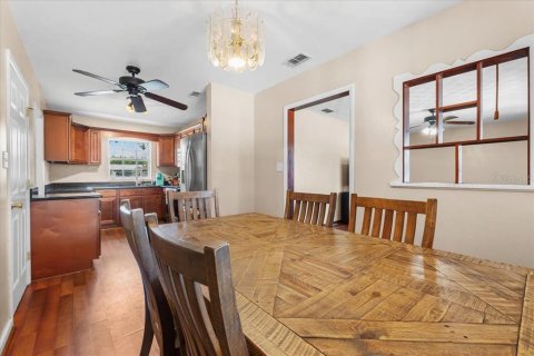 House in Winter Haven, Florida 4 bedrooms, 149.2 sq.m. № 1876332 - photo 16