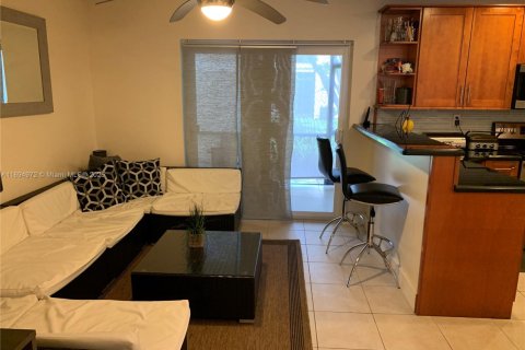 Снять в аренду таунхаус в Помпано-Бич, Флорида 3 спальни, 120.77м2, № 1964502 - фото 21