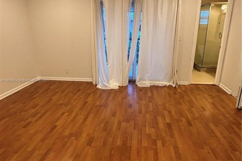 Снять в аренду таунхаус в Помпано-Бич, Флорида 3 спальни, 120.77м2, № 1964502 - фото 4