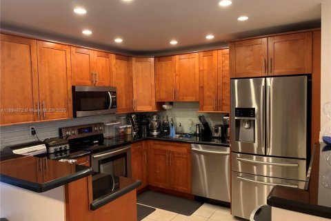 Снять в аренду таунхаус в Помпано-Бич, Флорида 3 спальни, 120.77м2, № 1964502 - фото 16