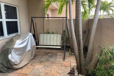 Снять в аренду таунхаус в Помпано-Бич, Флорида 3 спальни, 120.77м2, № 1964502 - фото 3