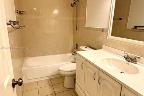 Снять в аренду таунхаус в Помпано-Бич, Флорида 3 спальни, 120.77м2, № 1964502 - фото 23