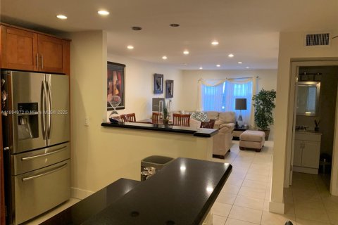 Снять в аренду таунхаус в Помпано-Бич, Флорида 3 спальни, 120.77м2, № 1964502 - фото 18