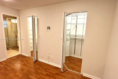 Снять в аренду таунхаус в Помпано-Бич, Флорида 3 спальни, 120.77м2, № 1964502 - фото 5