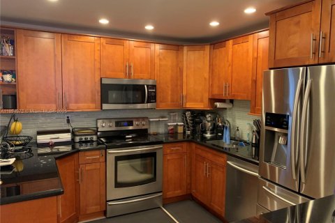 Снять в аренду таунхаус в Помпано-Бич, Флорида 3 спальни, 120.77м2, № 1964502 - фото 17