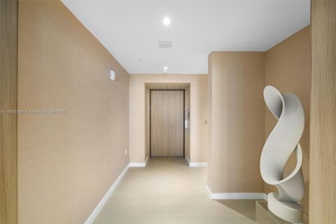 Condo in Miami Beach, Florida, 4 bedrooms  № 2017343 - photo 3