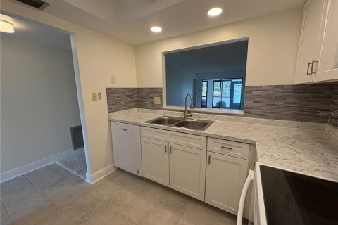 Condo in Cape Coral, Florida, 2 bedrooms  № 1815850 - photo 22