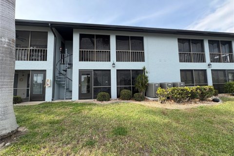 Condo in Cape Coral, Florida, 2 bedrooms  № 1815850 - photo 14