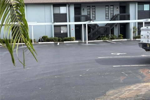 Condo in Cape Coral, Florida, 2 bedrooms  № 1815850 - photo 3