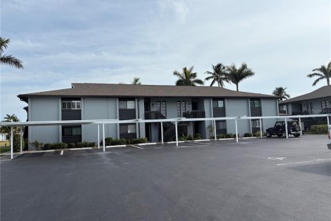 Condo in Cape Coral, Florida, 2 bedrooms  № 1815850 - photo 6